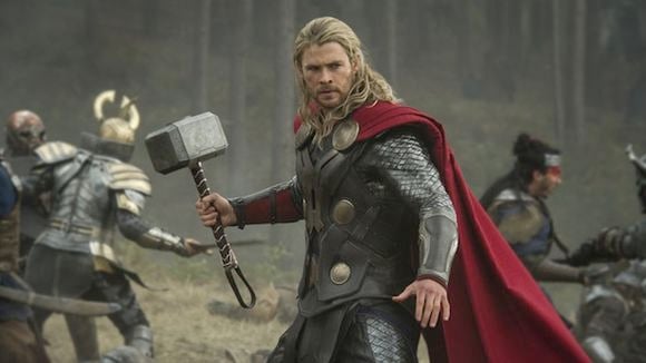 Bande-annonce : Chris Hemsworth reprend le marteau pour "Thor : Le Monde des ténèbres"