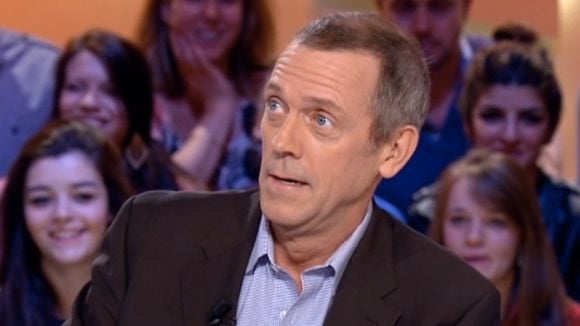 Hugh Laurie découvre la chanson "Dr House" de Christophe Hondelatte au "Grand Journal"