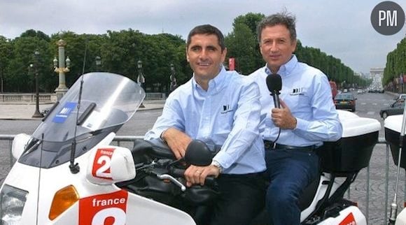 Laurent Jalabert et Michel Drucker sur une moto du Tour de France de France 2