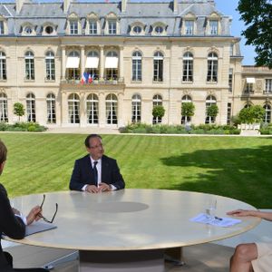 Laurent Delahousse et Claire Chazal, lors de l'entretien avec François Hollande le 14 juillet 2013.
