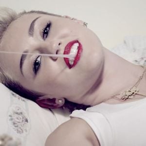 Miley Cyrus dans le clip polémique "We Can't Stop"