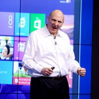 Microsoft : le très exubérant patron Steve Ballmer prendra sa retraite dans un an