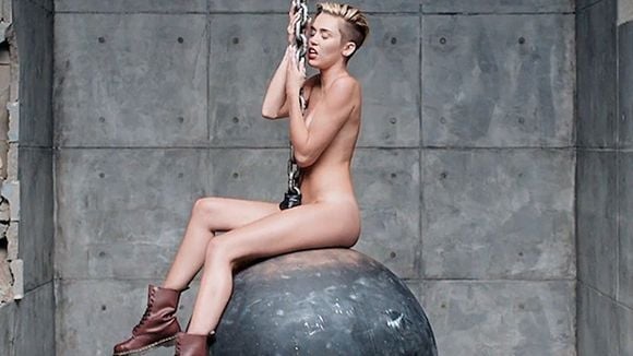 Miley Cyrus pulvérise le record de YouTube avec son clip choc "Wrecking Ball"