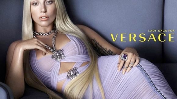 Lady Gaga, nouvelle égérie Versace