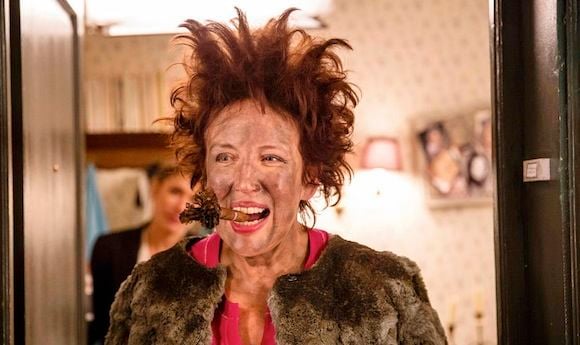 Roselyne Bachelot joue la comédie dans "Nos chers voisins"