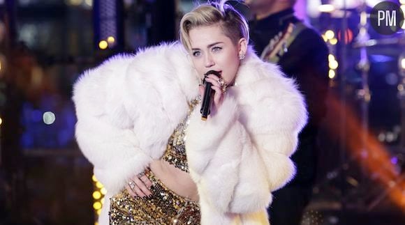 Le clip "Wrecking Ball" de Miley Cyrus interdit d'antenne avant 22 heures par le CSA