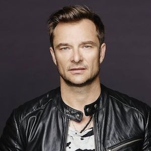 David Hallyday est en interview sur puremedias.com