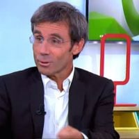 David Pujadas parvient enfin à terminer sa blague dans "C à vous"