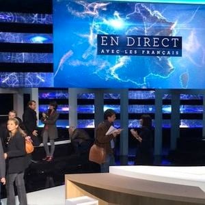 Le plateau d'"En direct avec les Français"