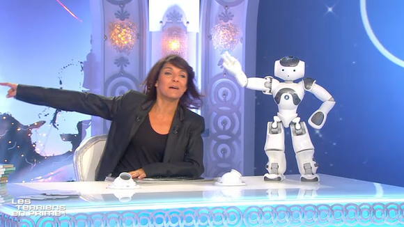 "Salut les Terriens !" : Florence Foresti parodie Thierry Ardisson