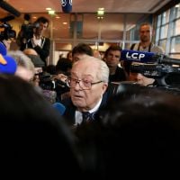 Procès Le Pen : Une journaliste de l'AFP interpellée après une violente bousculade