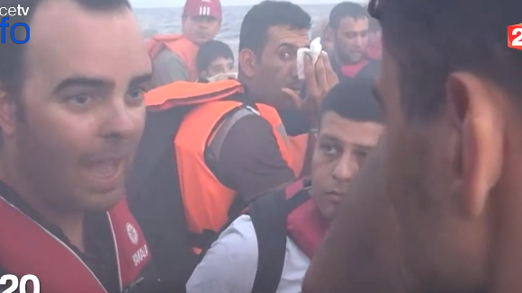 Migrants : Le 20 Heures de France 2 fait la traversée entre la Turquie et la Grèce