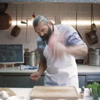 Pub : Sébastien Chabal donne ses conseils pour cuisiner "le rosbif"