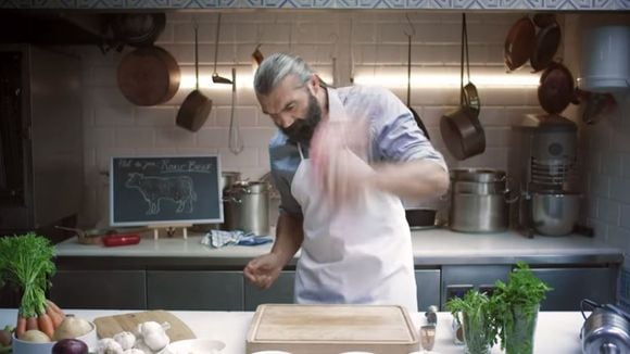 Pub : Sébastien Chabal donne ses conseils pour cuisiner "le rosbif"