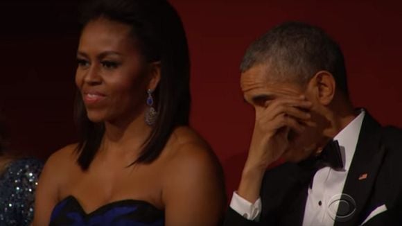 Barack Obama ému devant Aretha Franklin.