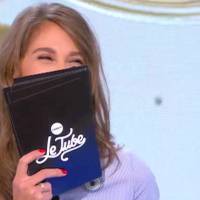 "Le Tube" : Ophélie Meunier prise d'un fou rire après une anecdote gênante