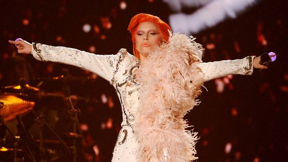 Grammy Awards 2016 : L'incroyable hommage de Lady Gaga à David Bowie