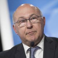 Michel Sapin regrette le manque de respect de Léa Salamé envers François Hollande