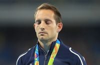 Renaud Lavillenie sifflé par le public sur le podium de Rio 2016