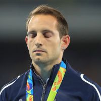 Rio 2016 : Très ému, Renaud Lavillenie sifflé lors de la remise des médailles