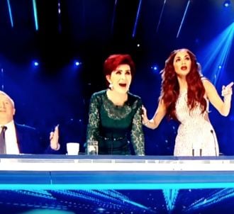 Des spectateurs envahissent le plateau de 'X Factor'