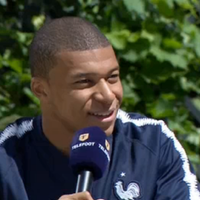 "Téléfoot" (TF1) : Kylian Mbappé rend un vibrant hommage à Christian Jeanpierre