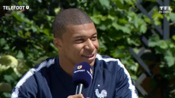 "Téléfoot" (TF1) : Kylian Mbappé rend un vibrant hommage à Christian Jeanpierre