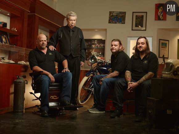 Richard Harrison, deuxième en partant de la gauche