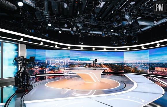 TF1 dévoile le nouveau plateau de ses JT