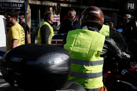 Des Gilets jaunes.