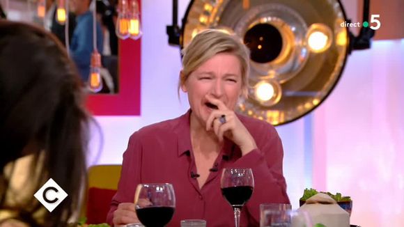 "C à vous" : Anne-Elisabeth Lemoine troublée après avoir bu un verre de rhum servi par JoeyStarr