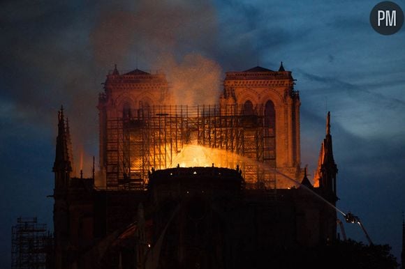 La cathédrale Notre-Dame de Paris en flammes le lundi 15 avril 2019.