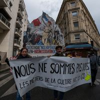 Binoche, Béart, Gaccio, Balibar : Des personnalités défendent les Gilets jaunes et taclent les médias et le gouvernement