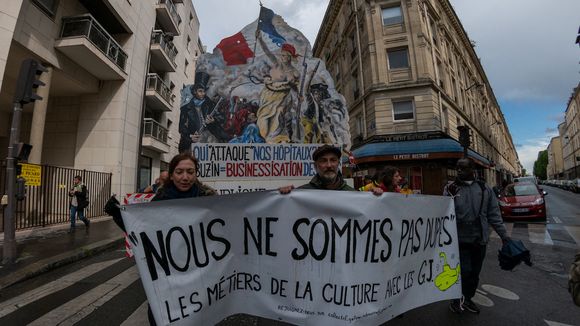 Binoche, Béart, Gaccio, Balibar : Des personnalités défendent les Gilets jaunes et taclent les médias et le gouvernement