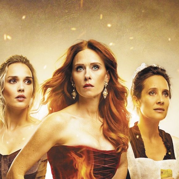 Camille Lou, Audrey Fleurot et Julie de Bona dans "Le Bazar de la Charité"