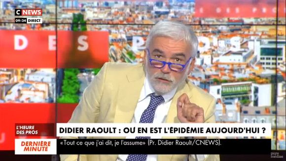 Pascal Praud rend hommage à Bernard Debré sur CNews