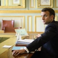 Médias : Emmanuel Macron critique "la société du commentaire" et de "l'émotion permanente"