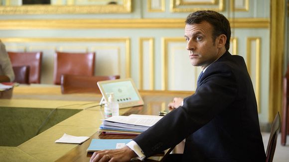 Médias : Emmanuel Macron critique "la société du commentaire" et de "l'émotion permanente"