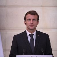 Emmanuel Macron déplore la "fascination du conflit, du clash, du sensationnel" sur "les plateaux télé"