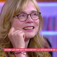 "C à vous" : Isabelle Carré émue aux larmes par une jeune fille à la recherche de son père inconnu