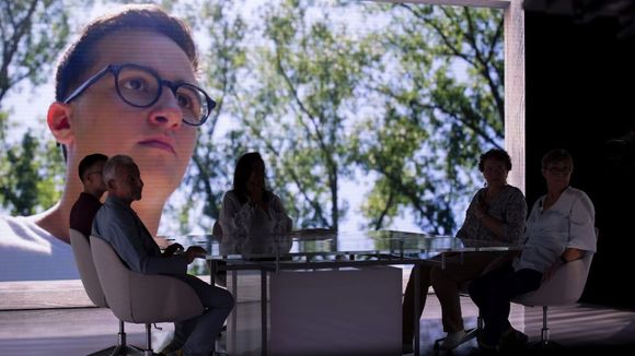 M6 : Le doc sur les trans de Karine Le Marchand dans le viseur d'une association de journalistes