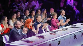 Les professeurs de la "Star Academy" trop gentils ? "Nous ne sommes pas là pour détruire les élèves"