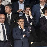 Emmanuel Macron au Stade de France : France 2 compte-t-elle vraiment "censurer" les sifflets et les huées ?