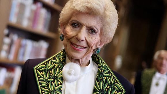 Déprogrammation : France 5 bouleverse sa grille ce mercredi soir pour rendre hommage à Hélène Carrère d'Encausse