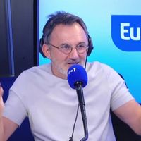 "Moi-même je ne sais pas quand ça passe" : Frédéric Lopez ironise sur la programmation chaotique de "Un dimanche à la campagne" sur France 2