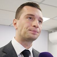 Accusée d'avoir mené "un débat politique" avec Jordan Bardella, la journaliste Barbara Olivier-Zandronis retirée de l'antenne