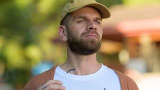 Keen'V devient acteur dans la série "Camping paradis" avec Laurent Ournac sur TF1 ce lundi soir