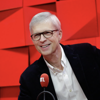 "Vous allez me faire pleurer" : Bernard Lehut quitte RTL après 42 années de carrière, Guillaume Musso et Joël Dicker lui rendent de vibrants hommages