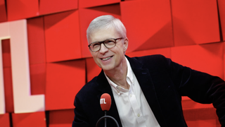 "Vous allez me faire pleurer" : Bernard Lehut quitte RTL après 42 années de carrière, Guillaume Musso et Joël Dicker lui rendent de vibrants hommages