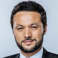 Après la promotion de Jean-Baptiste Boursier au "20 Heures" de TF1, Karim Bennani décroche la présentation de la matinale de LCI "une dizaine de semaines" par an